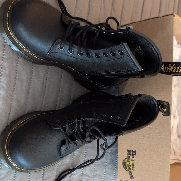 Brand New Dr. Martens Black Combat Boots with Durable Sole, Unisex, Size 12 - Picture 1 of 1